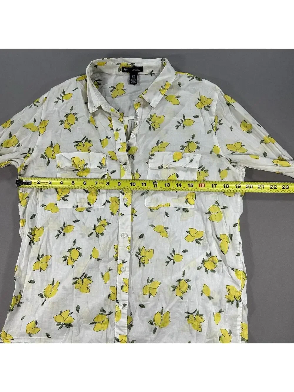 Gap Women's Boyfriend Fit Button Up White Lemon shirt blouse Size Medium - Picture 4 of 7
